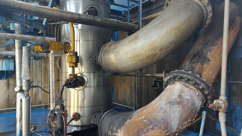 亞聚林園廠竄黑煙起火空污 高雄市環保局要罰